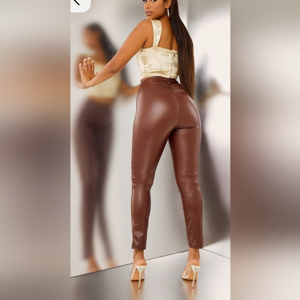 PrettyLittle Thing Chocolate Ruched Faux Leather Leggings. Size 12 NWT‎